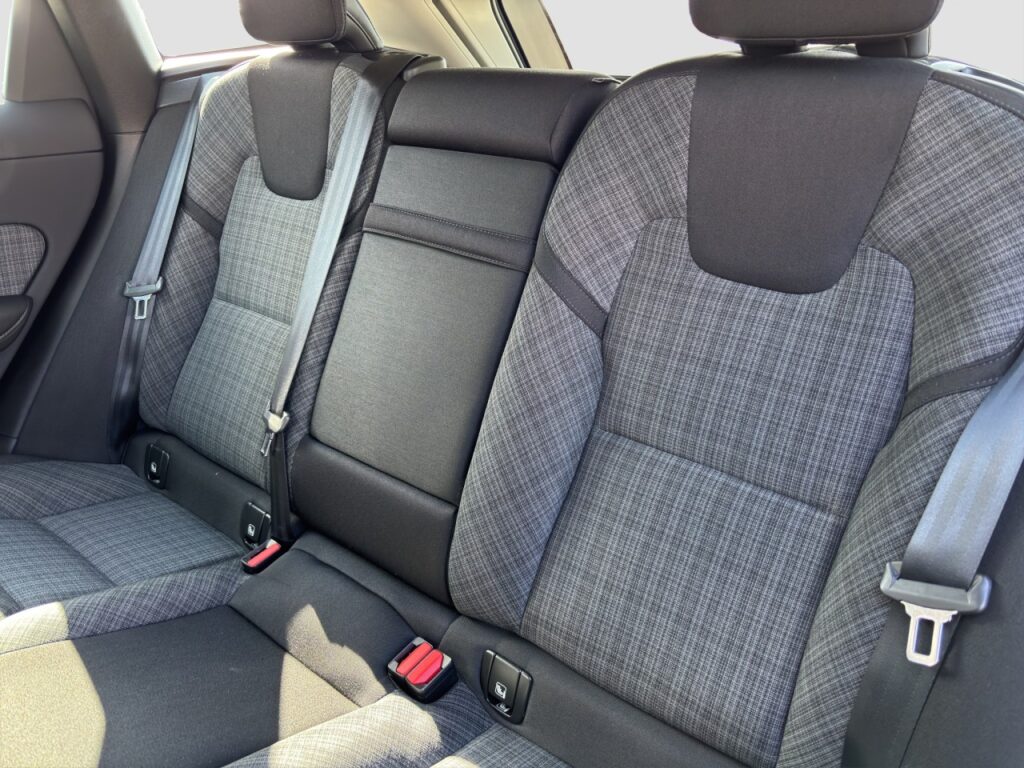 Volvo XC60 B4 Essential/Navi/LED/Kamera/Komfortsitze – Bild 14