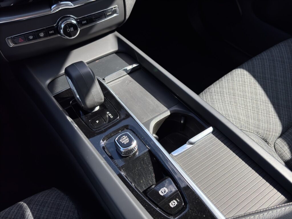 Volvo XC60 B4 Essential/Navi/LED/Kamera/Komfortsitze – Bild 15