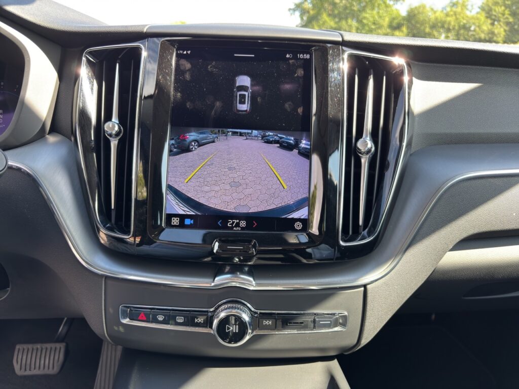 Volvo XC60 B4 Essential/Navi/LED/Kamera/Komfortsitze – Bild 20