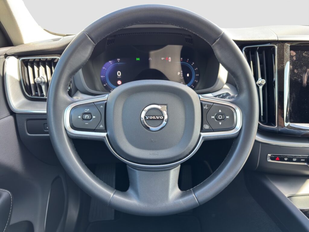 Volvo XC60 B4 Essential/Navi/LED/Kamera/Komfortsitze – Bild 7