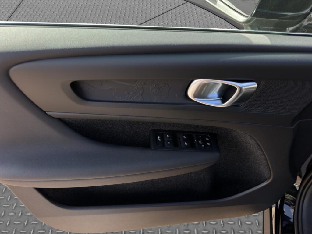 Volvo XC40 T4 Essential Plug-In Hybrid/Navi/Kam/19Zoll – Bild 11