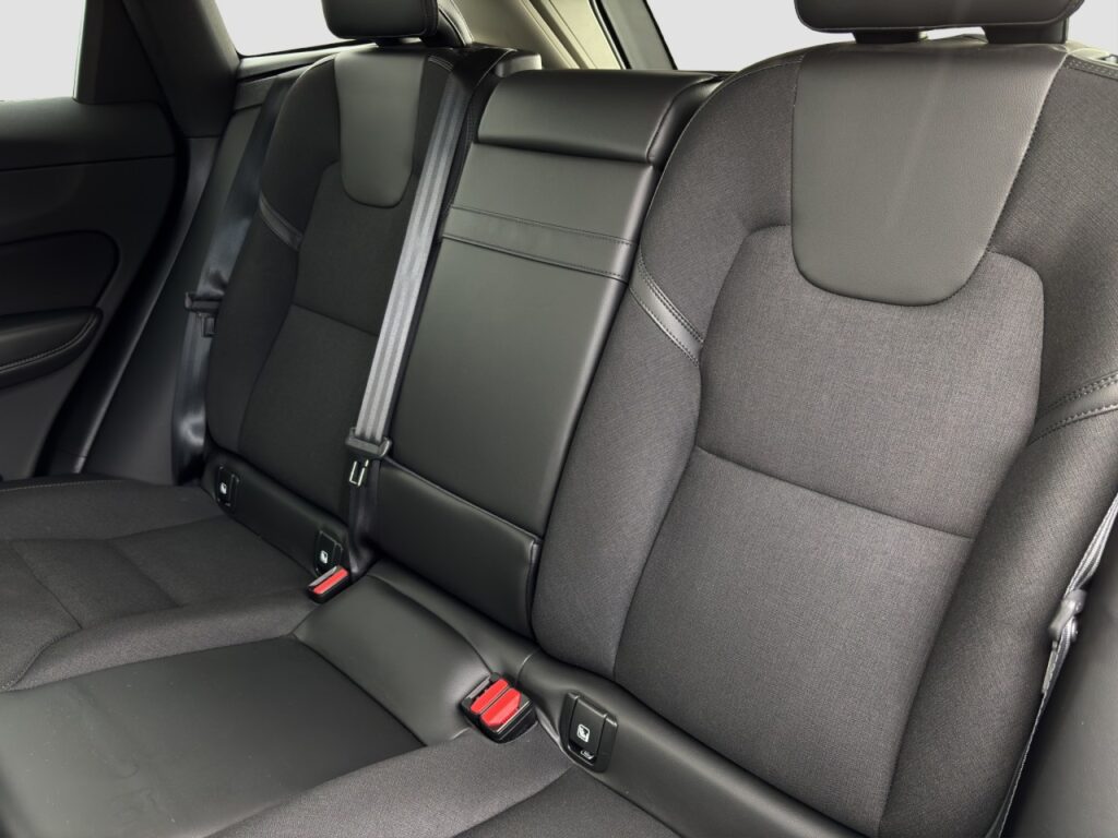 Volvo XC60 B4 Momentum Pro/AHK/Standhz/Kam/BLIS/H&K – Bild 14