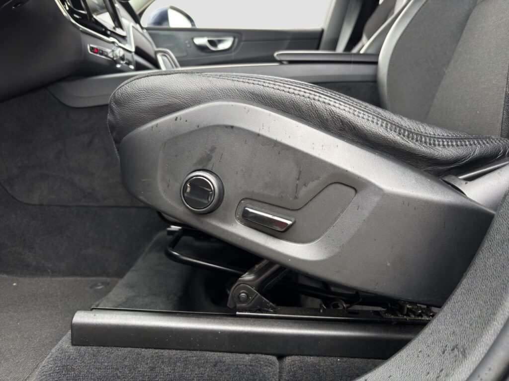 Volvo XC60 B4 Momentum Pro/AHK/Standhz/Kam/BLIS/H&K – Bild 15