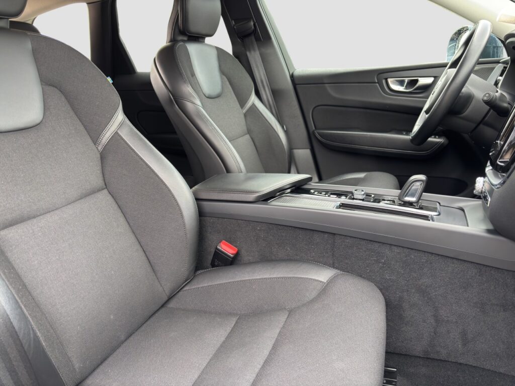 Volvo XC60 B4 Momentum Pro/AHK/Standhz/Kam/BLIS/H&K – Bild 17