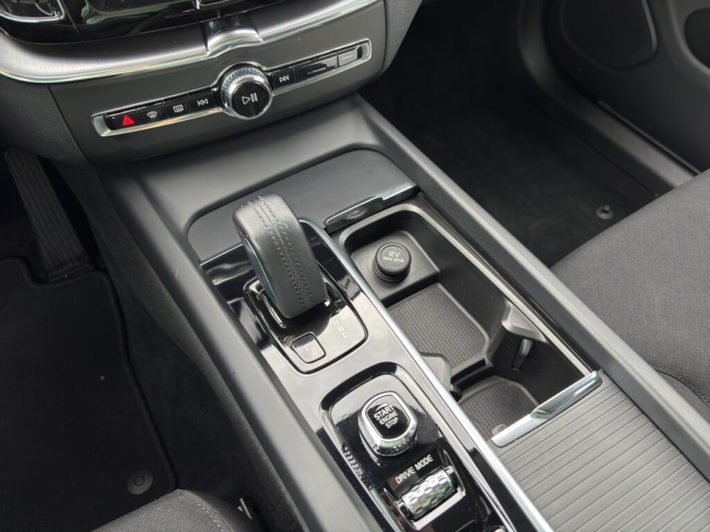 Volvo XC60 B4 Momentum Pro/AHK/Standhz/Kam/BLIS/H&K – Bild 19