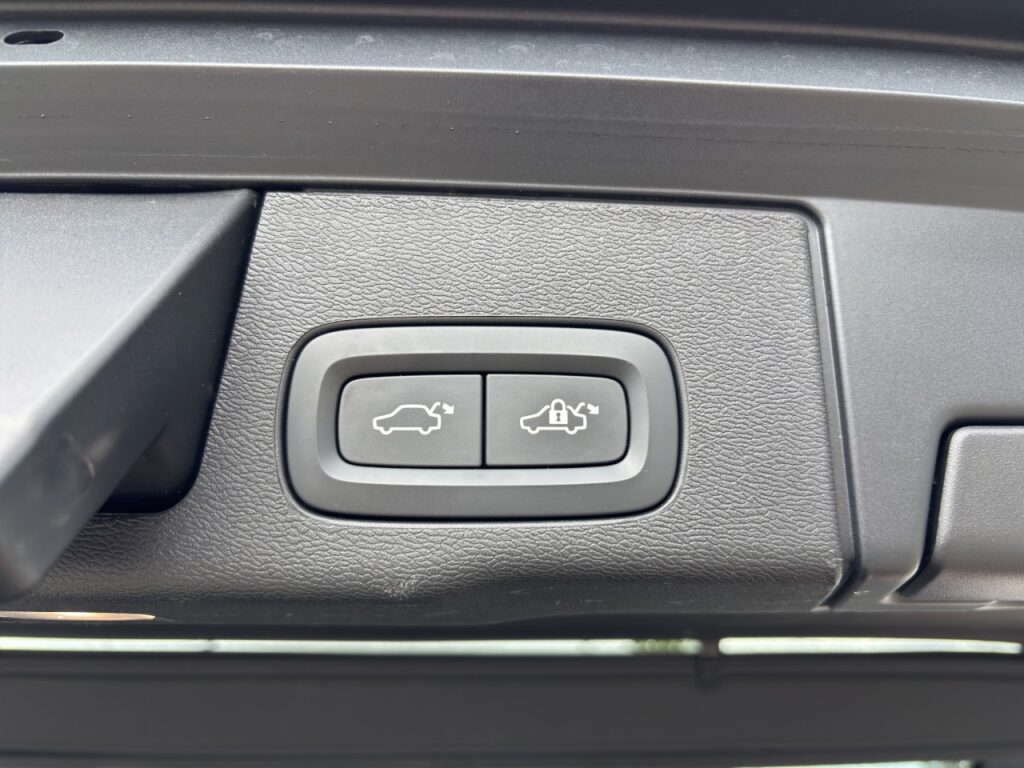 Volvo XC60 B4 Momentum Pro/AHK/Standhz/Kam/BLIS/H&K – Bild 22