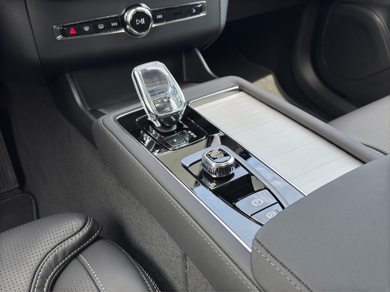 Volvo XC90 T8 AWD Ultra Dark Plug-In/Bowers & Wilkins – Bild 12