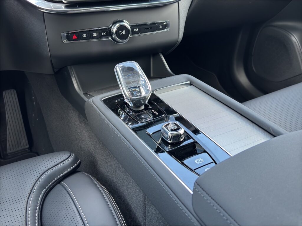 Volvo XC90 T8 AWD Ultra Dark Plug-In/Luftfahrwerk – Bild 11
