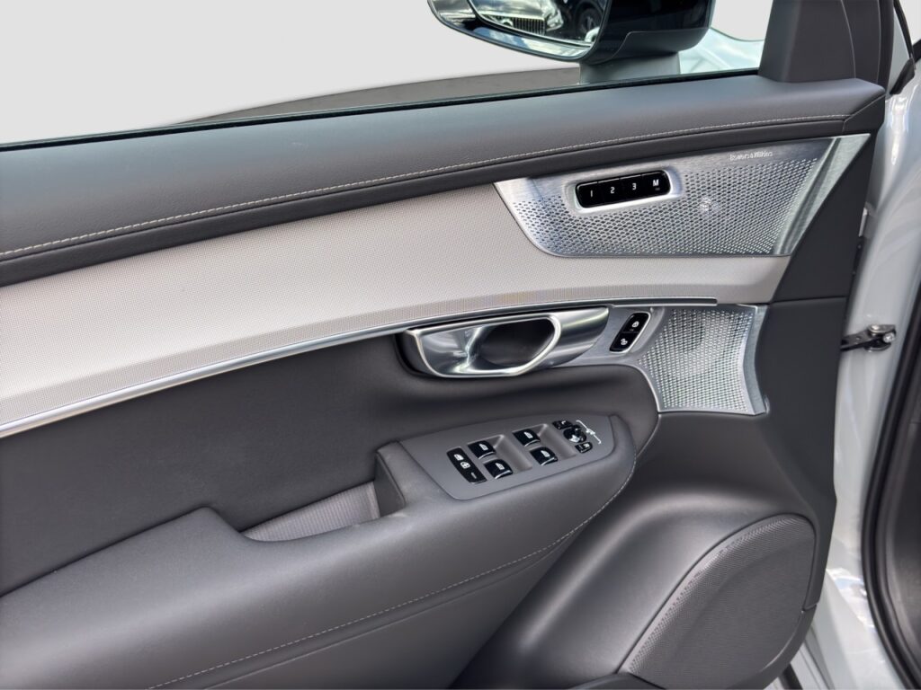 Volvo XC90 T8 AWD Ultra Dark Plug-In/Luftfahrwerk – Bild 12