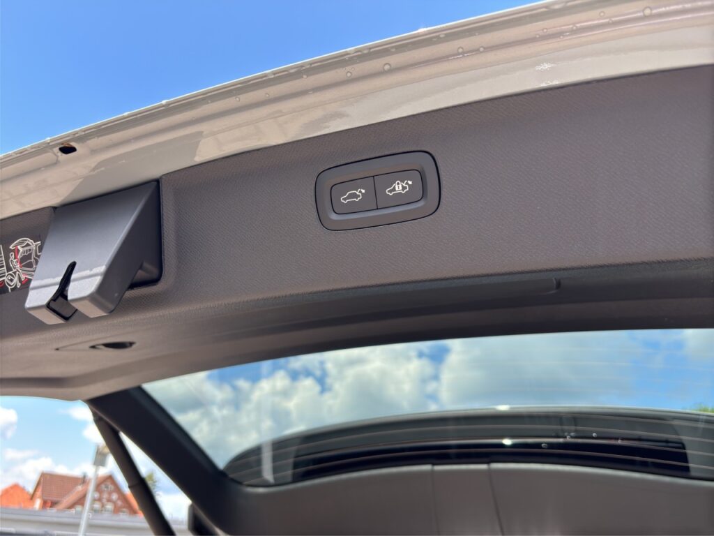 Volvo XC90 T8 AWD Ultra Dark Plug-In/Luftfahrwerk – Bild 18