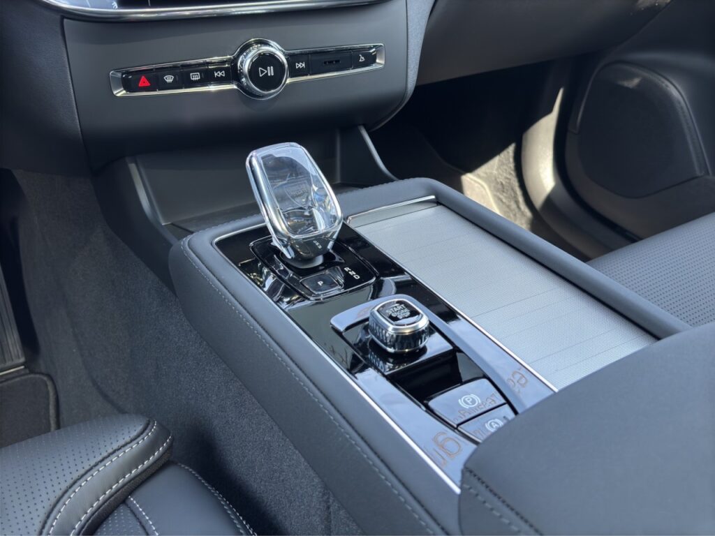 Volvo XC90 T8 AWD Ultra Black Edition Plug-In/Luftfahr – Bild 11