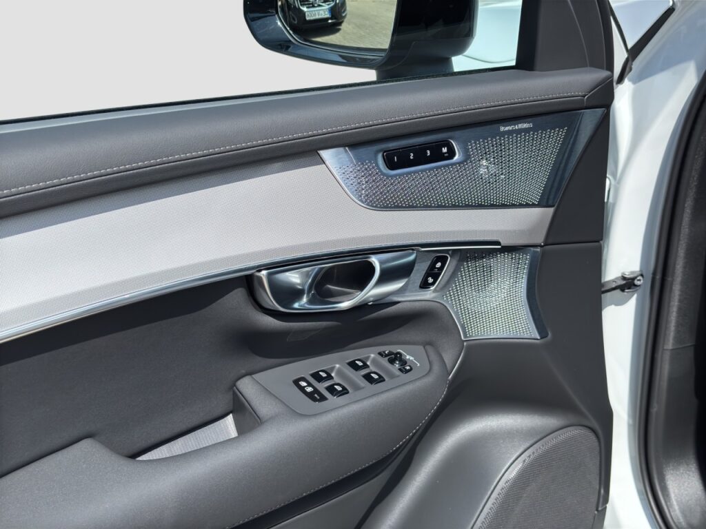 Volvo XC90 T8 AWD Ultra Black Edition Plug-In/Luftfahr – Bild 12