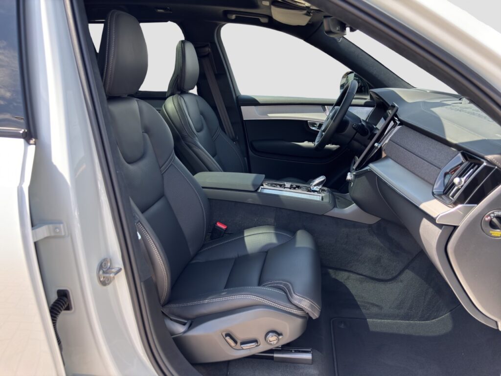 Volvo XC90 T8 AWD Ultra Black Edition Plug-In/Luftfahr – Bild 17