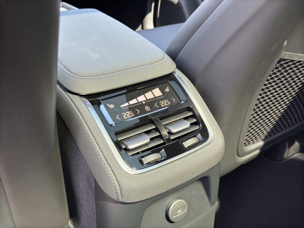 Volvo XC90 T8 AWD Ultra Black Edition Plug-In/Luftfahr – Bild 23