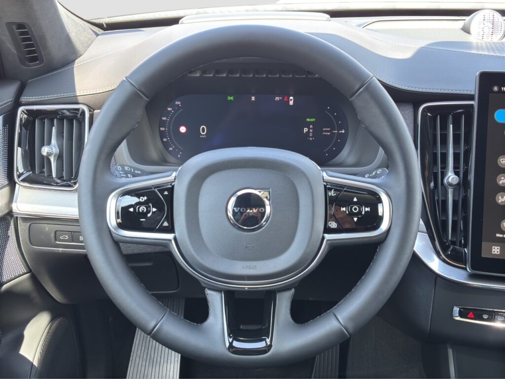 Volvo XC90 T8 AWD Ultra Black Edition Plug-In/Luftfahr – Bild 7