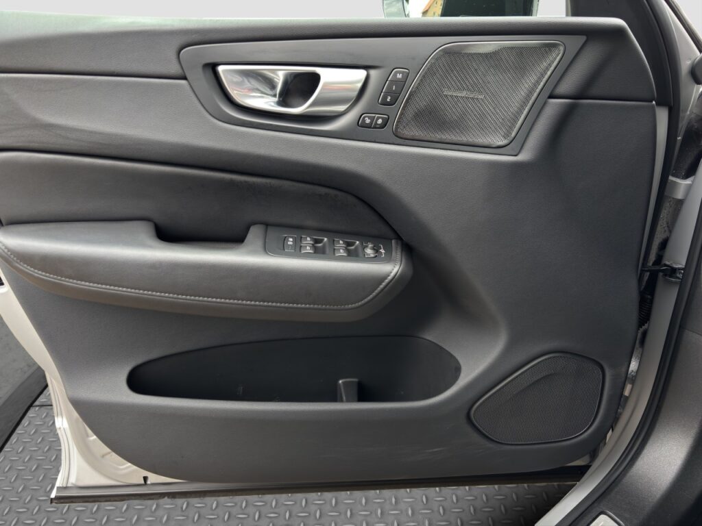 Volvo XC60 B4 Plus Dark AWD/Navi/LED/H&K/BLIS/hzb.FS – Bild 12