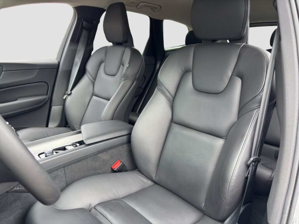 Volvo XC60 B4 Plus Dark AWD/Navi/LED/H&K/BLIS/hzb.FS – Bild 13