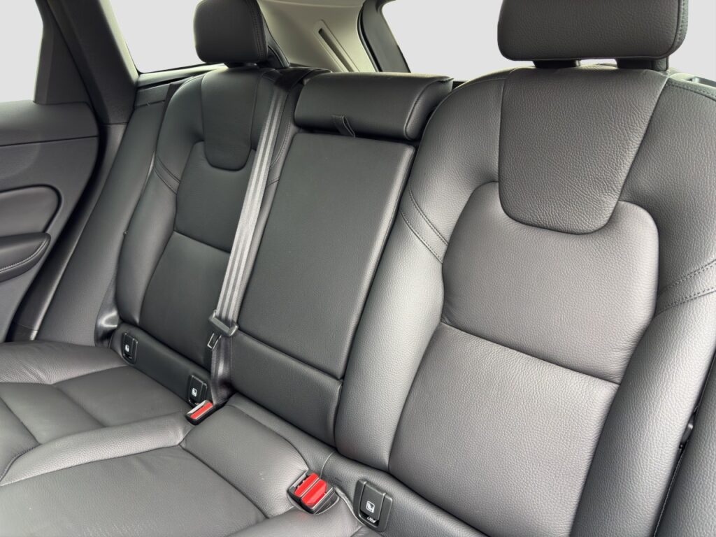Volvo XC60 B4 Plus Dark AWD/Navi/LED/H&K/BLIS/hzb.FS – Bild 14