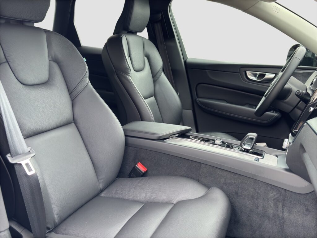 Volvo XC60 B4 Plus Dark AWD/Navi/LED/H&K/BLIS/hzb.FS – Bild 17