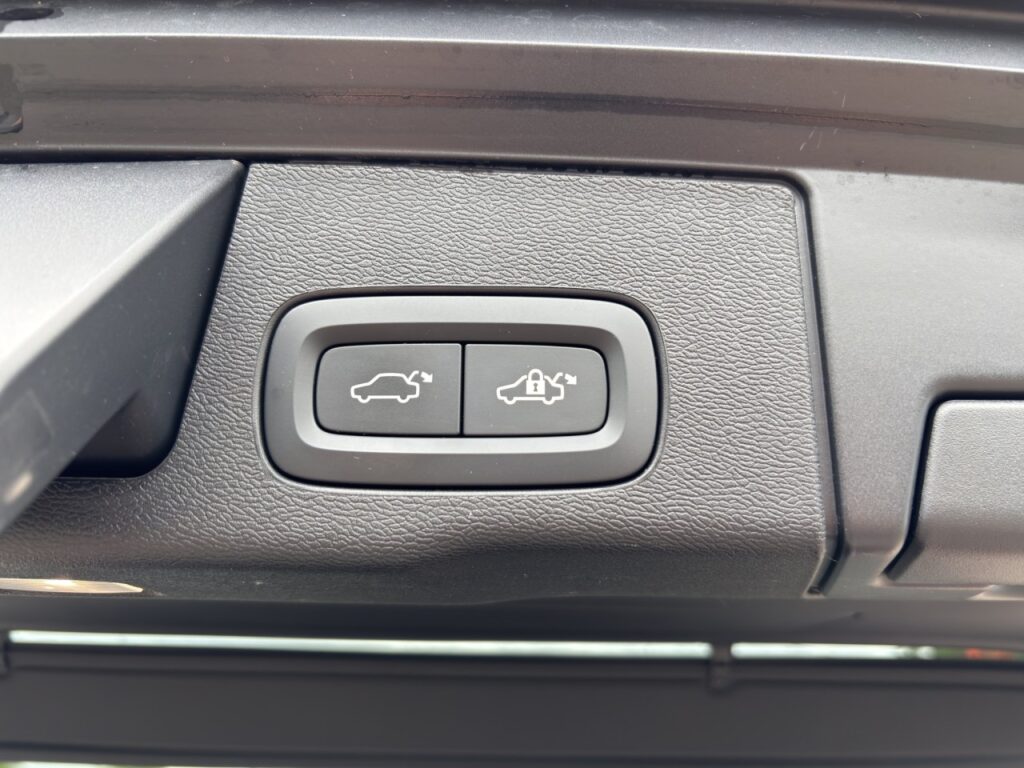 Volvo XC60 B4 Plus Dark AWD/Navi/LED/H&K/BLIS/hzb.FS – Bild 19