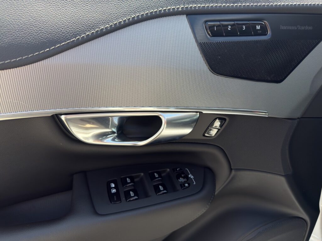 Volvo XC90 T8 Ultimate Dark Plug-In Hybrid AWD/360Kam – Bild 12