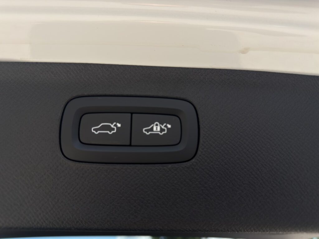 Volvo XC90 T8 Ultimate Dark Plug-In Hybrid AWD/360Kam – Bild 18