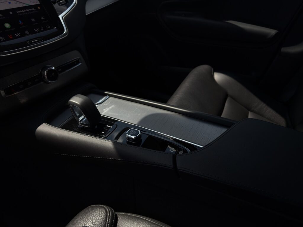 Volvo XC90 T8 Ultimate Dark Plug-In Hybrid AWD/360Kam – Bild 19