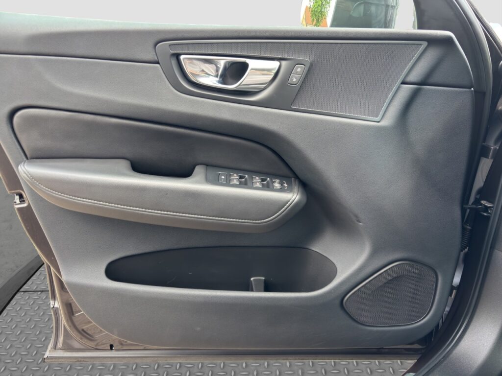 Volvo XC60 B4 Momentum Pro/Navi/LED/AHK/Lichtpaket/LHZ – Bild 12