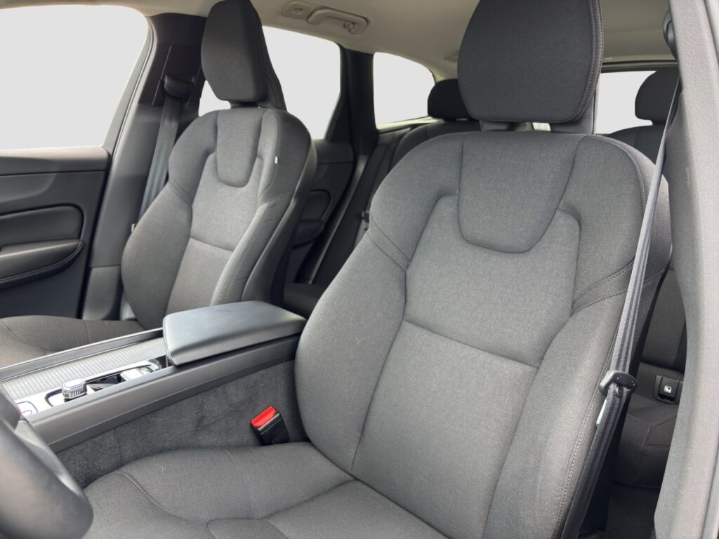 Volvo XC60 B4 Momentum Pro/Navi/LED/AHK/Lichtpaket/LHZ – Bild 13