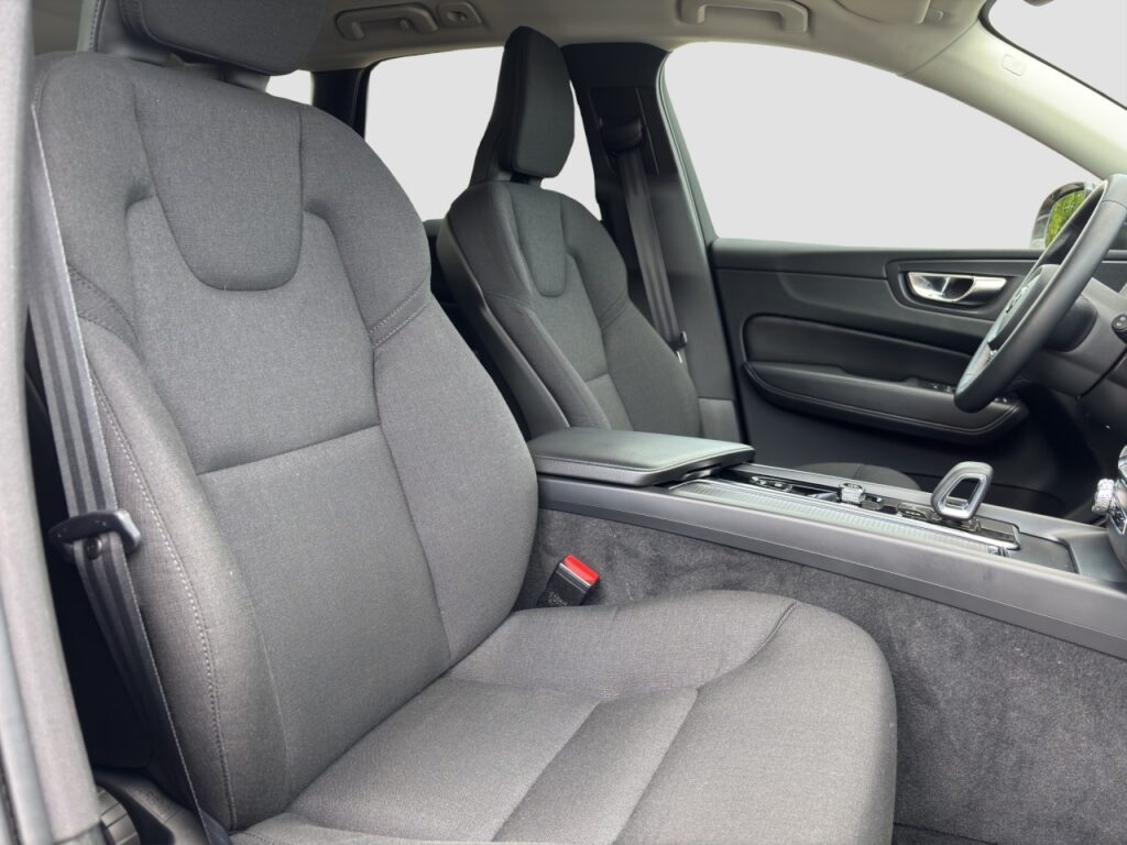 Volvo XC60 B4 Momentum Pro/Navi/LED/AHK/Lichtpaket/LHZ – Bild 17