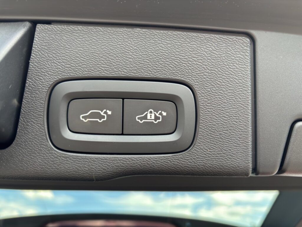 Volvo XC60 B4 Momentum Pro/Navi/LED/AHK/Lichtpaket/LHZ – Bild 19