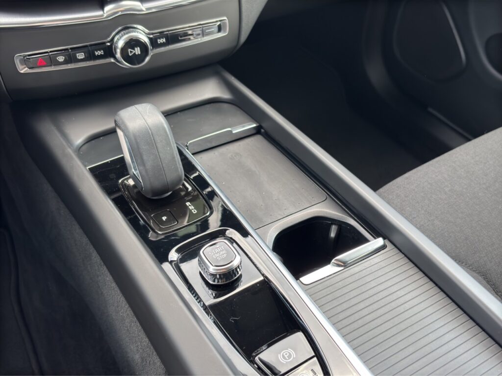 Volvo XC60 B4 Momentum Pro/Navi/LED/AHK/Lichtpaket/LHZ – Bild 20