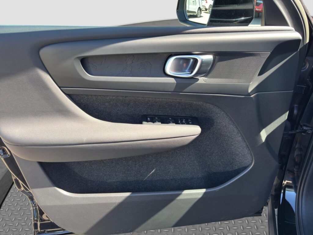 Volvo XC40 T4 Essential Plug-In Hybrid/Navi/hzb.LK/GJR – Bild 12