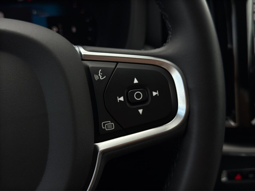 Volvo XC60 B4 Momentum Pro/Navi/LED/AHK/Kam/LHZ/hzb.FS – Bild 22