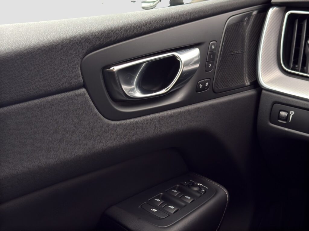 Volvo XC60 B4 R-Design/Nappa/Navi/Pano/Xenium-Paket – Bild 12