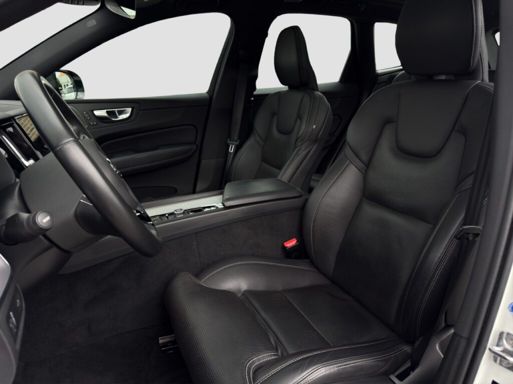 Volvo XC60 B4 R-Design/Nappa/Navi/Pano/Xenium-Paket – Bild 13