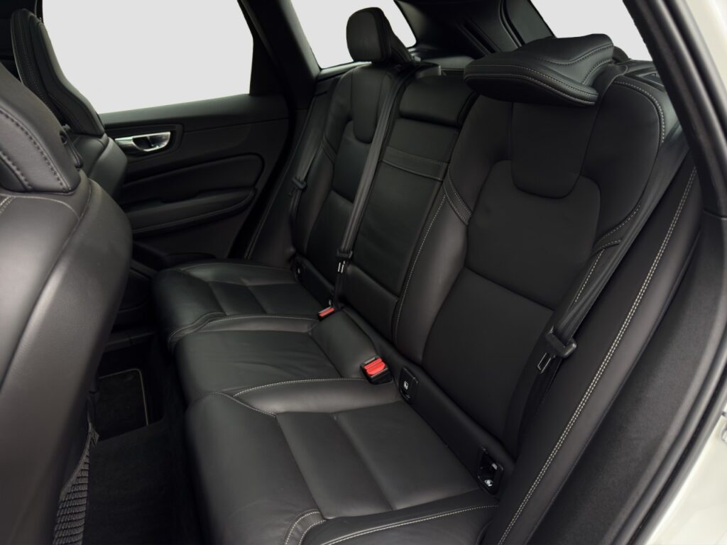 Volvo XC60 B4 R-Design/Nappa/Navi/Pano/Xenium-Paket – Bild 14