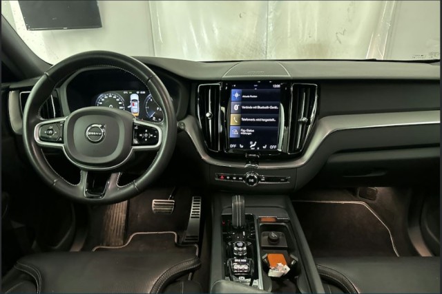 Volvo XC60 B4 R-Design/Nappa/Navi/Pano/Xenium-Paket – Bild 2