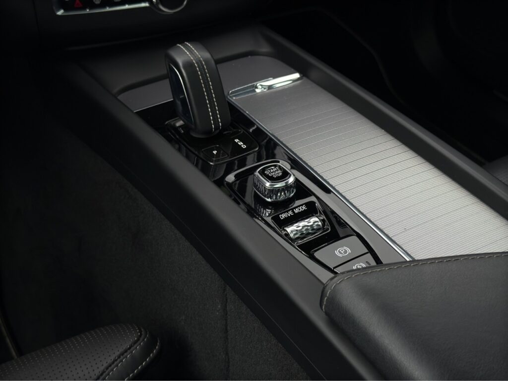 Volvo XC60 B4 R-Design/Nappa/Navi/Pano/Xenium-Paket – Bild 20