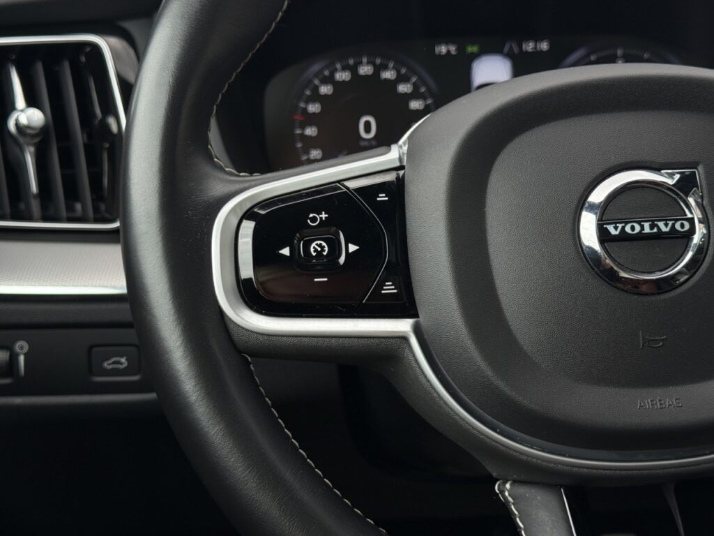 Volvo XC60 B4 R-Design/Nappa/Navi/Pano/Xenium-Paket – Bild 21