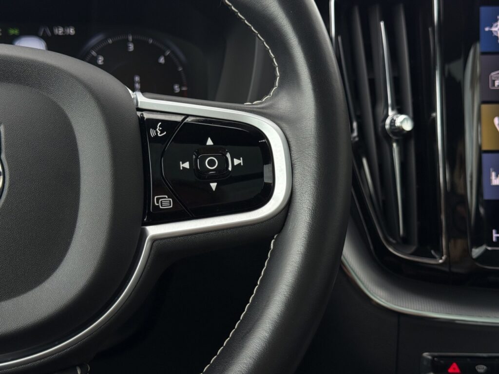 Volvo XC60 B4 R-Design/Nappa/Navi/Pano/Xenium-Paket – Bild 22