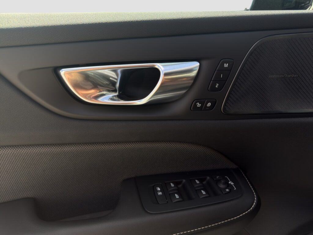 Volvo V60 T8 Ultra Dark Plug-In Hybrid AWD/Pano/360Kam – Bild 12