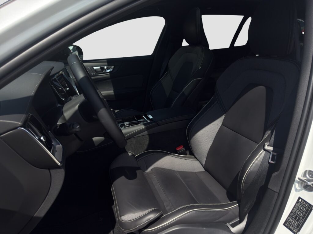 Volvo V60 T8 Ultra Dark Plug-In Hybrid AWD/Pano/360Kam – Bild 13