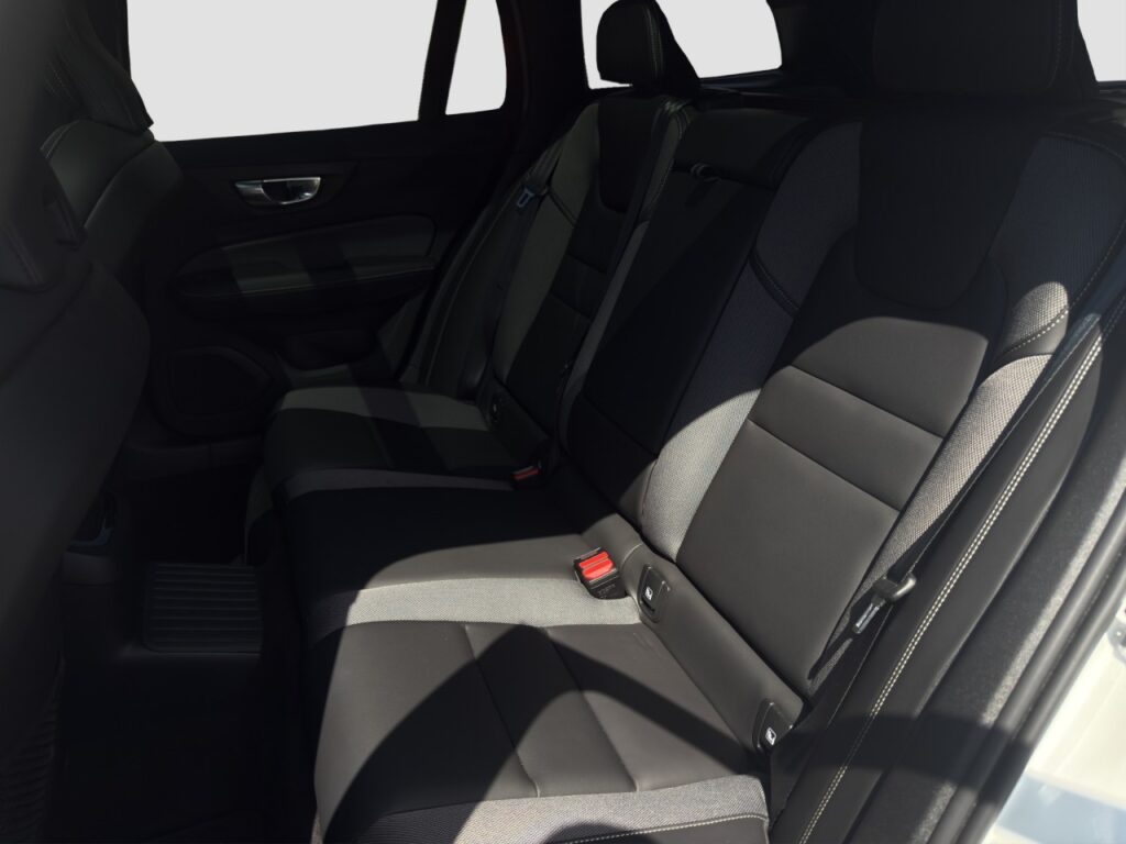 Volvo V60 T8 Ultra Dark Plug-In Hybrid AWD/Pano/360Kam – Bild 14