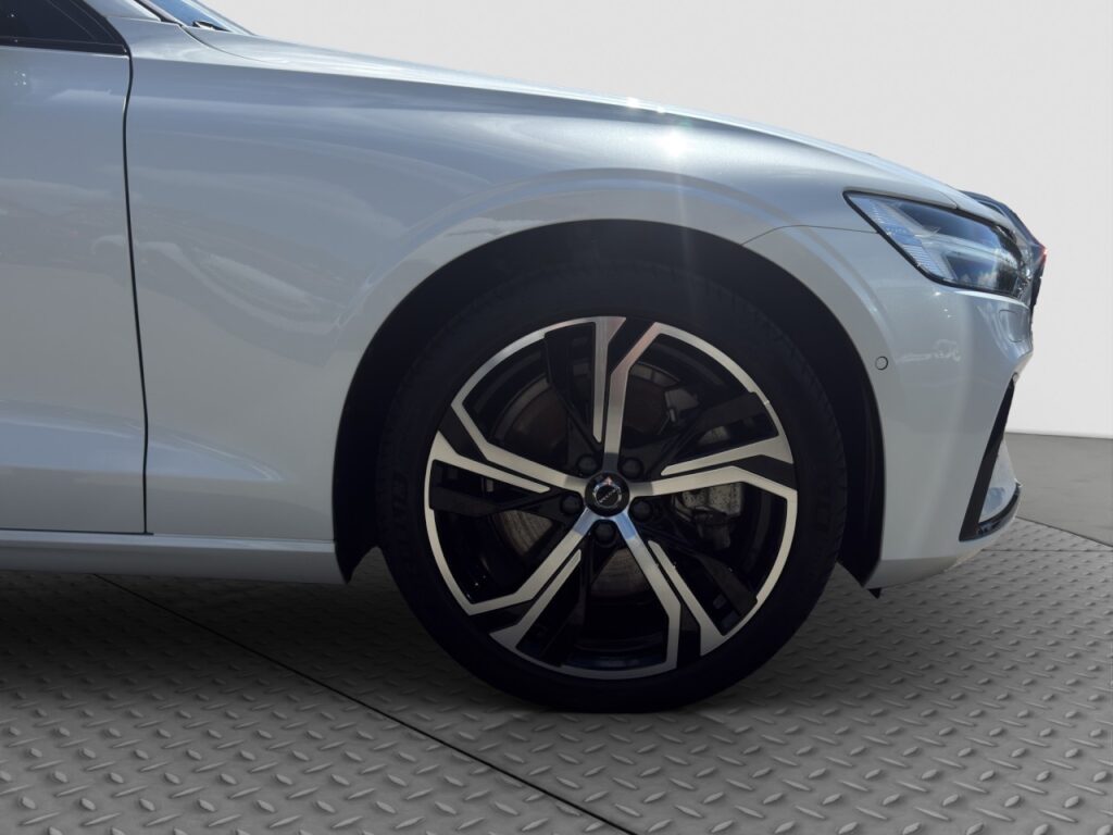 Volvo V60 T8 Ultra Dark Plug-In Hybrid AWD/Pano/360Kam – Bild 17