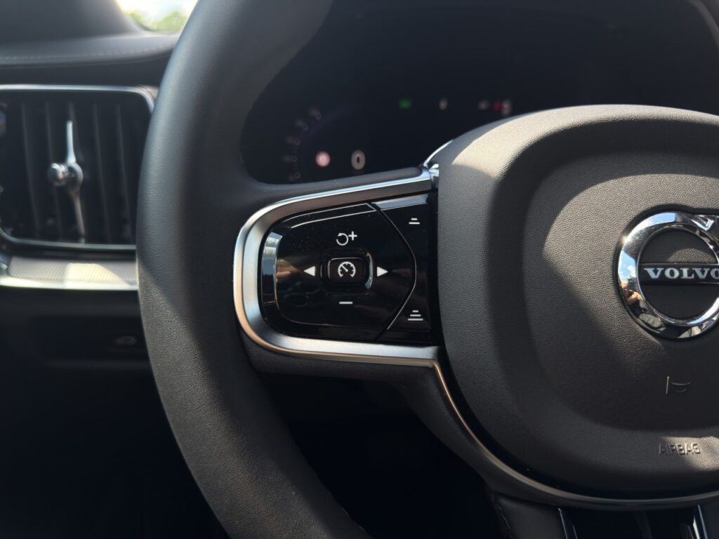 Volvo V60 T8 Ultra Dark Plug-In Hybrid AWD/Pano/360Kam – Bild 19