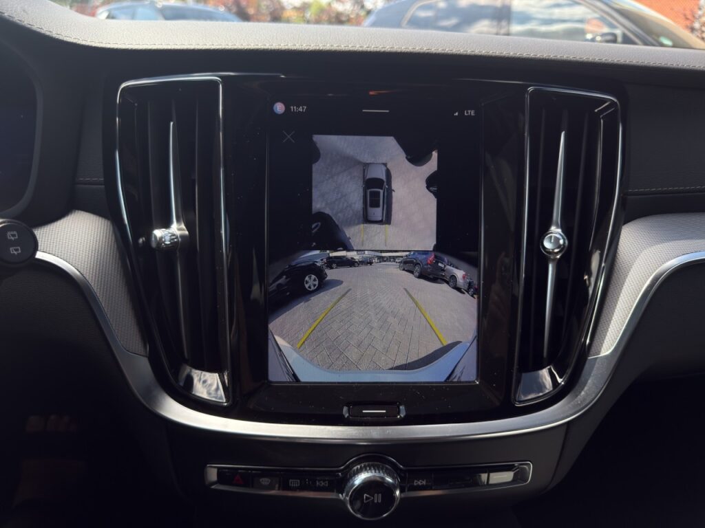 Volvo V60 T8 Ultra Dark Plug-In Hybrid AWD/Pano/360Kam – Bild 21