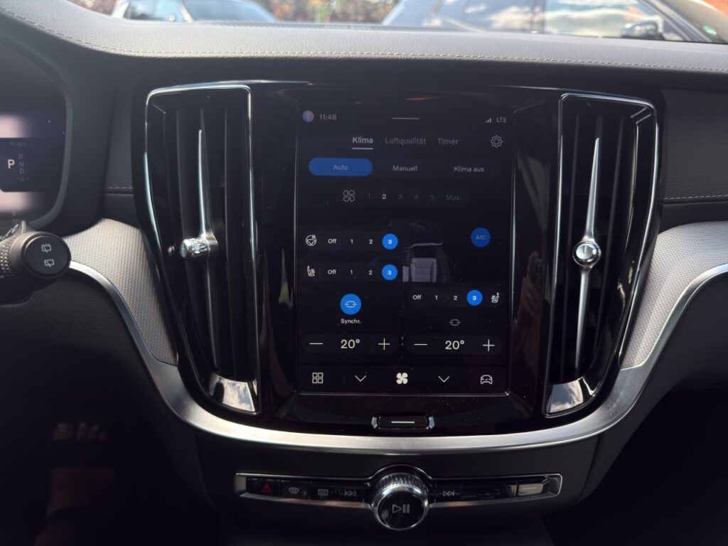 Volvo V60 T8 Ultra Dark Plug-In Hybrid AWD/Pano/360Kam – Bild 22