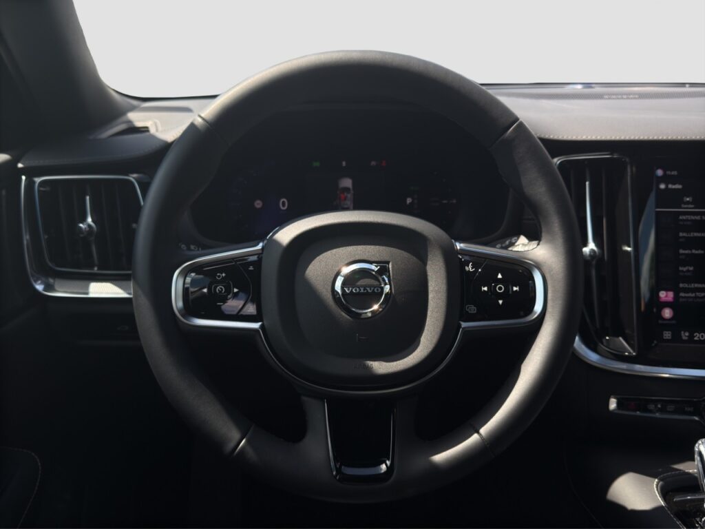 Volvo V60 T8 Ultra Dark Plug-In Hybrid AWD/Pano/360Kam – Bild 7