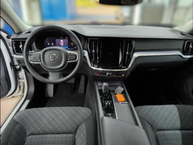 Volvo V60 B4 Core/Navi/LED/Kamera/hzb.LK/BLIS/el.HKL – Bild 4